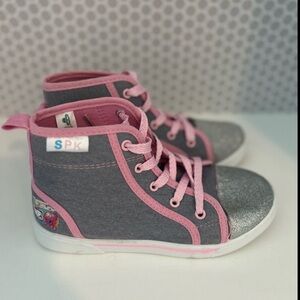 ❤️5 For $20❤️ Shop kind Girls Pink & Silver Canvas High Tops Sneakers❤️

Size 2